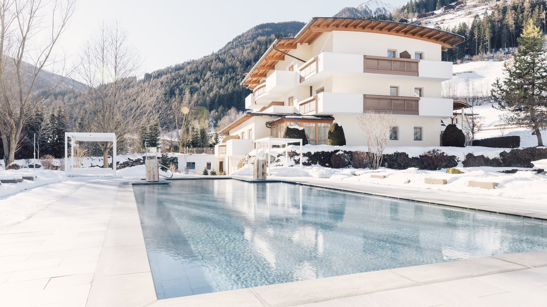 2022-Alpenpalace-Pool-Winter